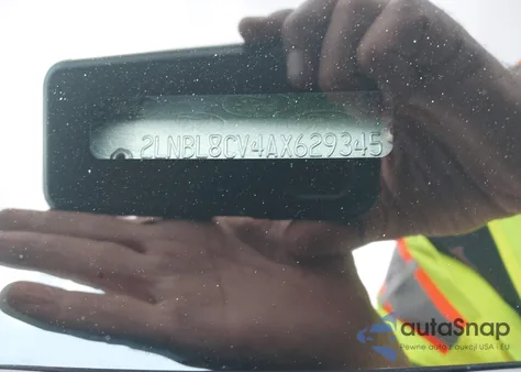 2010 Lincoln Town Car Signature Limited from USA, damaged, VIN 2LNBL8CV4AX629345